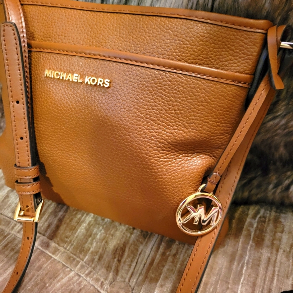 Authentic Michael Kors crossbody 👛